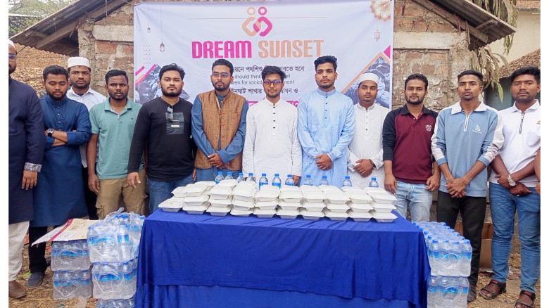 গোয়াইনঘাটে ড্রিম সানসেটের ব্রাঞ্চ উদ্বোধন ও পথচারী রোজাদারদের মাঝে ইফতার বিতরণ