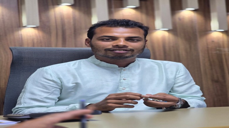 তরুণ প্রজন্মের আইকন রুকন আহমেদের পক্ষ থেকে ১০ নং আলীরগাঁওবাসীকে ঈদের শুভেচ্ছা