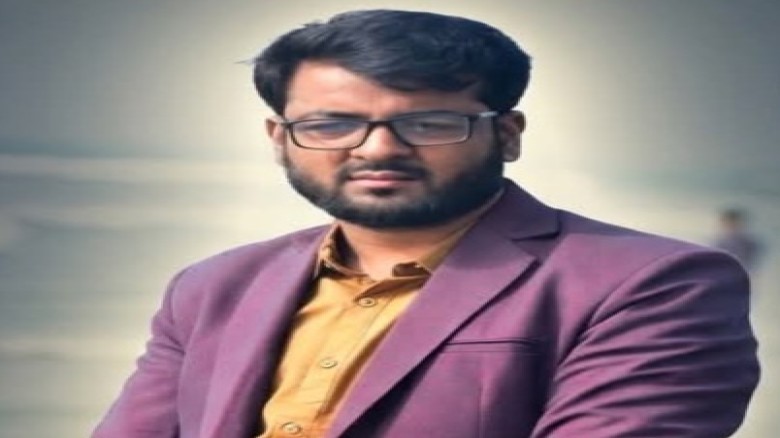 ঈদের আনন্দ ছড়িয়ে দিচ্ছেন সাংবাদিক আবুল হোসেন